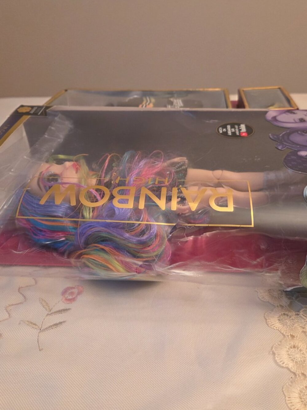 Rainbow High Fashion Doll Amya Raine - Picture 12 of 14